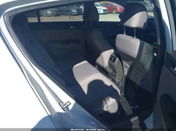 KNDPMCAC0H7172108 2017 KIA SPORTAGE - Image 8