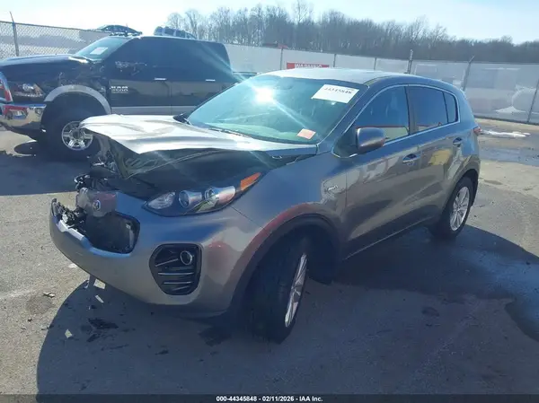 KNDPMCAC0H7205074 2017 KIA SPORTAGE - Image 2