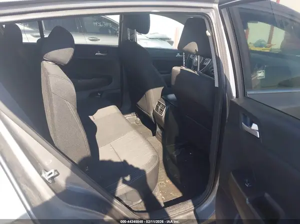 KNDPMCAC0H7205074 2017 KIA SPORTAGE - Image 8