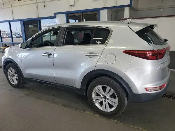 KNDPMCAC0H7205110 2017 KIA SPORTAGE - Image 2
