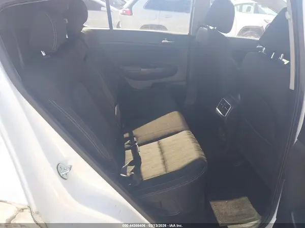 KNDPMCAC0H7255215 2017 KIA SPORTAGE - Image 8