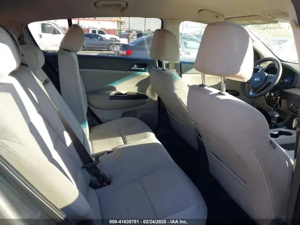 KNDPMCAC0H7276923 2017 KIA SPORTAGE - Image 8