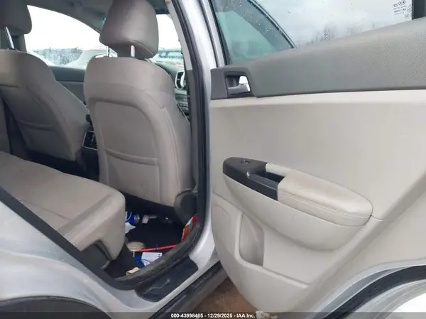 KNDPMCAC0H7288831 2017 KIA SPORTAGE - Image 8
