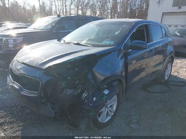 KNDPMCAC0J7305066 2018 KIA SPORTAGE - Image 2