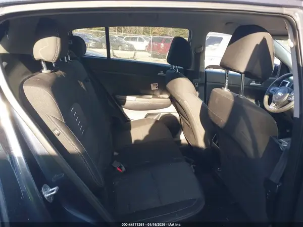 KNDPMCAC0J7305066 2018 KIA SPORTAGE - Image 8