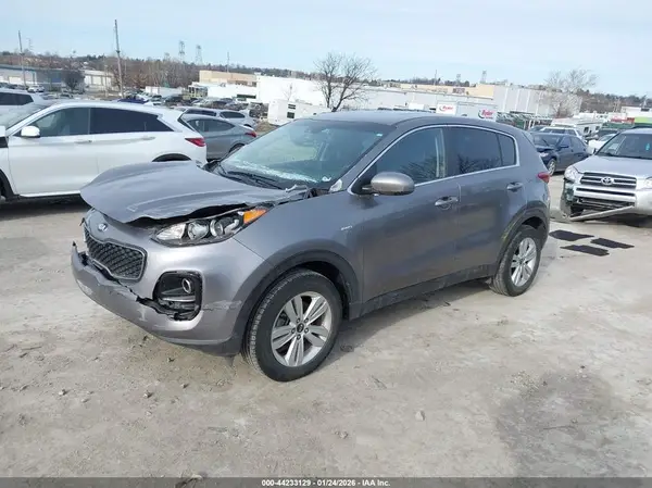 KNDPMCAC0J7314835 2018 KIA SPORTAGE - Image 2