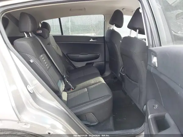 KNDPMCAC0J7314835 2018 KIA SPORTAGE - Image 8