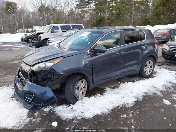 KNDPMCAC0J7335183 2018 KIA SPORTAGE - Image 2