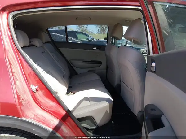 KNDPMCAC0J7349889 2018 KIA SPORTAGE - Image 8