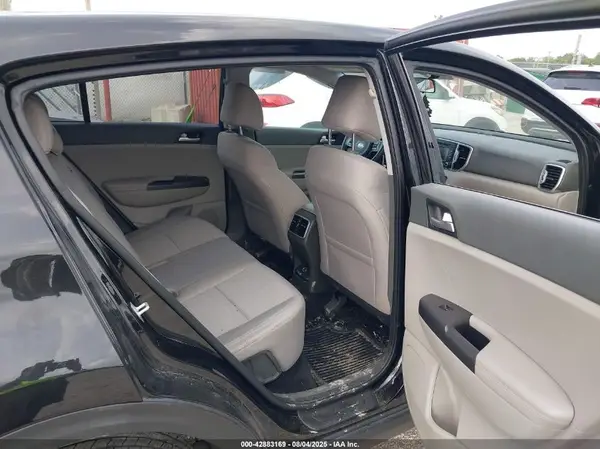 KNDPMCAC0J7351724 2018 KIA SPORTAGE - Image 8
