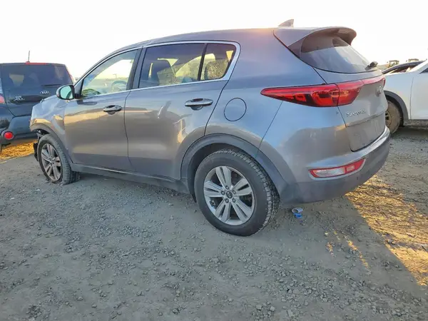 KNDPMCAC0J7352131 2018 KIA SPORTAGE - Image 2
