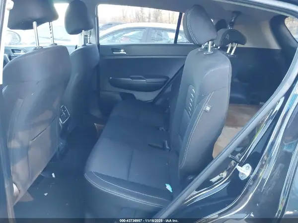 KNDPMCAC0J7352596 2018 KIA SPORTAGE - Image 8