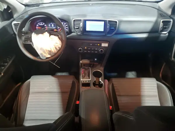 KNDPMCAC0J7364490 2018 KIA SPORTAGE - Image 8
