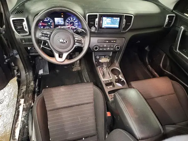 KNDPMCAC0J7365493 2018 KIA SPORTAGE - Image 8