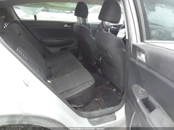 KNDPMCAC0J7371861 2018 KIA SPORTAGE - Image 8