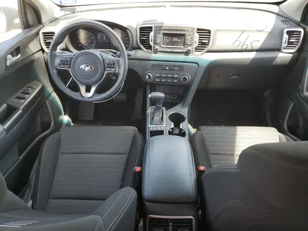 KNDPMCAC0J7373058 2018 KIA SPORTAGE - Image 8