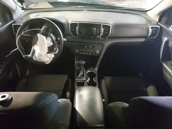 KNDPMCAC0J7377594 2018 KIA SPORTAGE - Image 8