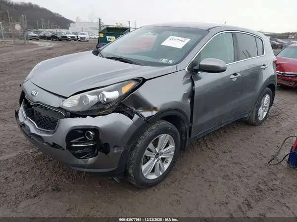 KNDPMCAC0J7379068 2018 KIA SPORTAGE - Image 2