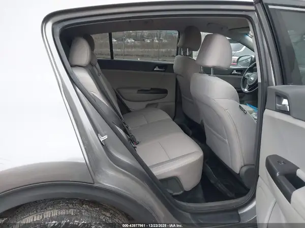 KNDPMCAC0J7379068 2018 KIA SPORTAGE - Image 8