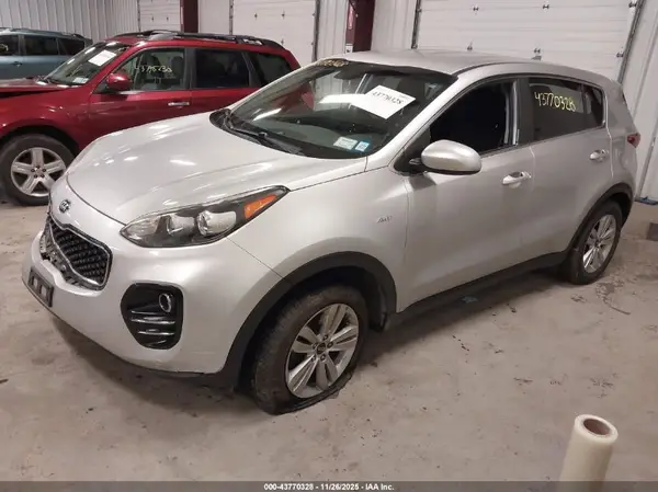 KNDPMCAC0J7400954 2018 KIA SPORTAGE - Image 2