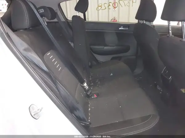 KNDPMCAC0J7400954 2018 KIA SPORTAGE - Image 8
