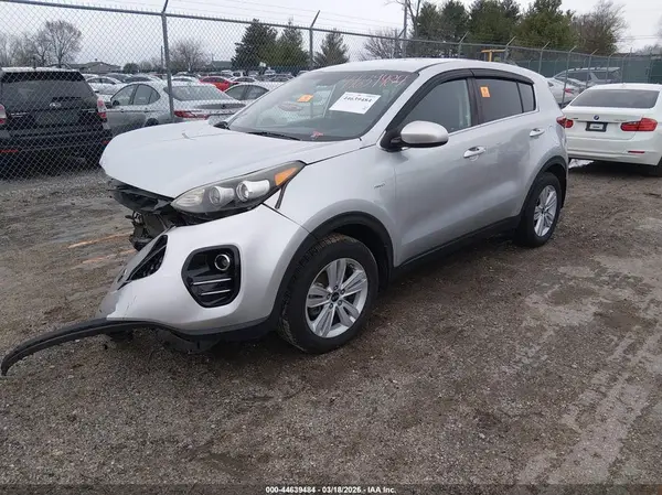 KNDPMCAC0J7402994 2018 KIA SPORTAGE - Image 2