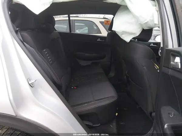 KNDPMCAC0J7402994 2018 KIA SPORTAGE - Image 8