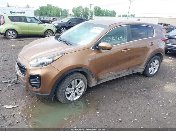 KNDPMCAC0J7413607 2018 KIA SPORTAGE - Image 2