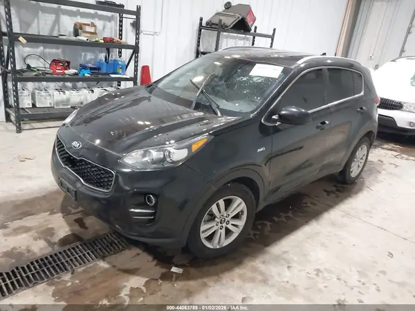 KNDPMCAC0J7418578 2018 KIA SPORTAGE - Image 2