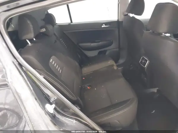 KNDPMCAC0J7418578 2018 KIA SPORTAGE - Image 8