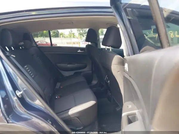 KNDPMCAC0J7418662 2018 KIA SPORTAGE - Image 8