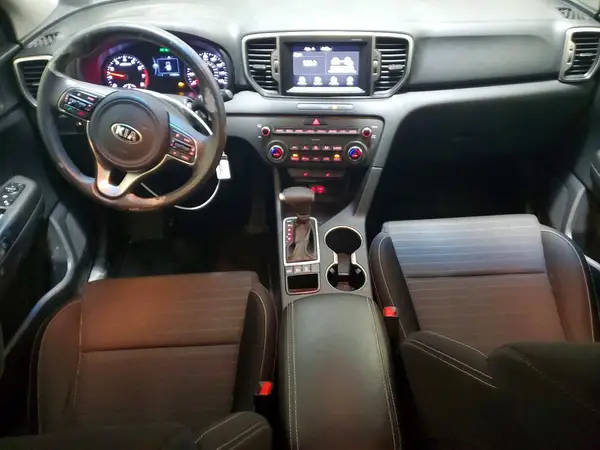 KNDPMCAC0J7420220 2018 KIA SPORTAGE - Image 8