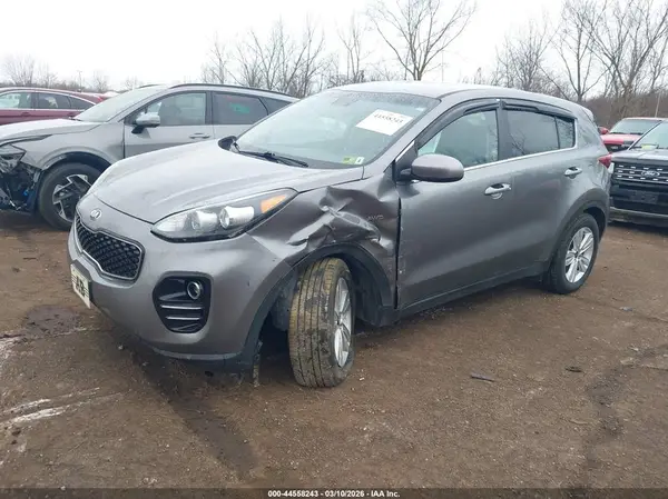 KNDPMCAC0J7421321 2018 KIA SPORTAGE - Image 2