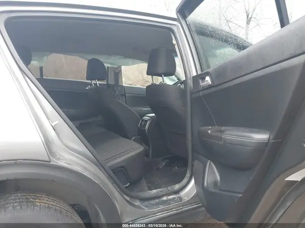 KNDPMCAC0J7421321 2018 KIA SPORTAGE - Image 8