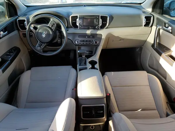 KNDPMCAC0J7422999 2018 KIA SPORTAGE - Image 8