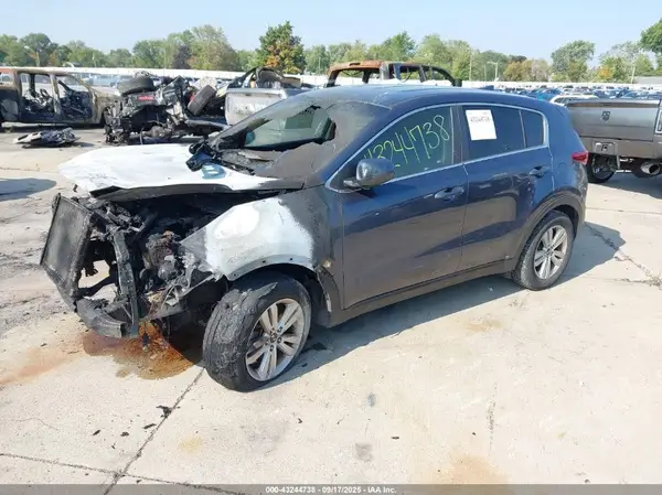KNDPMCAC0J7429712 2018 KIA SPORTAGE - Image 2