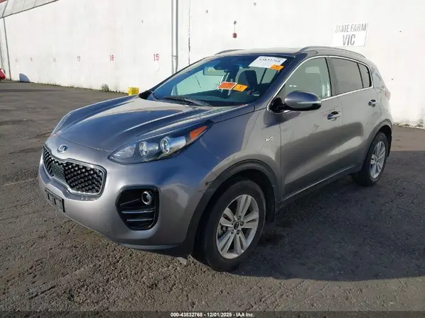 KNDPMCAC0J7435056 2018 KIA SPORTAGE - Image 2