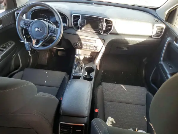 KNDPMCAC0J7449927 2018 KIA SPORTAGE - Image 8