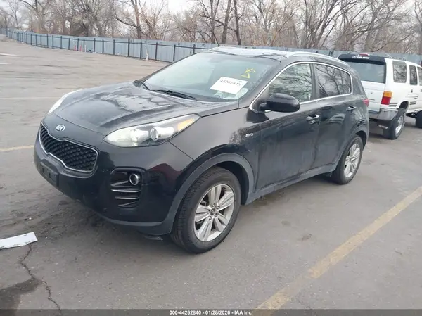 KNDPMCAC0J7462760 2018 KIA SPORTAGE - Image 2