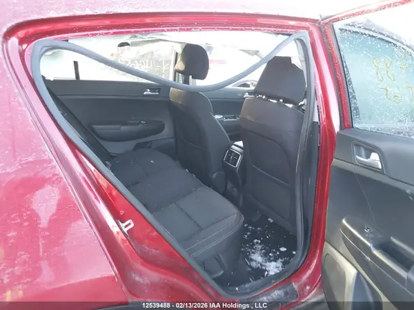 KNDPMCAC0J7466565 2018 KIA SPORTAGE - Image 8