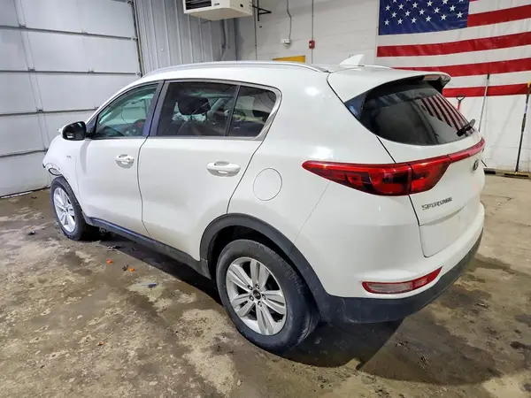 KNDPMCAC0J7483902 2018 KIA SPORTAGE - Image 2