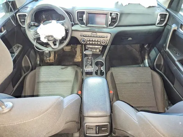 KNDPMCAC0J7483902 2018 KIA SPORTAGE - Image 8