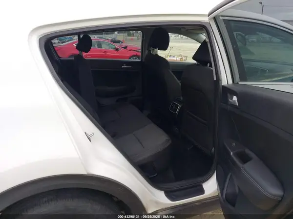 KNDPMCAC0K7499650 2019 KIA SPORTAGE - Image 8