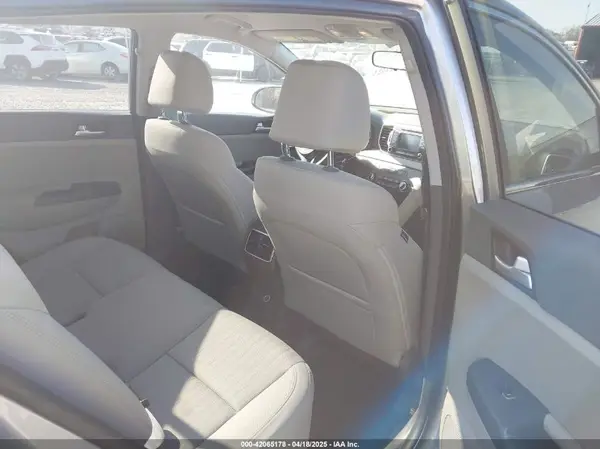 KNDPMCAC0K7602341 2019 KIA SPORTAGE - Image 8
