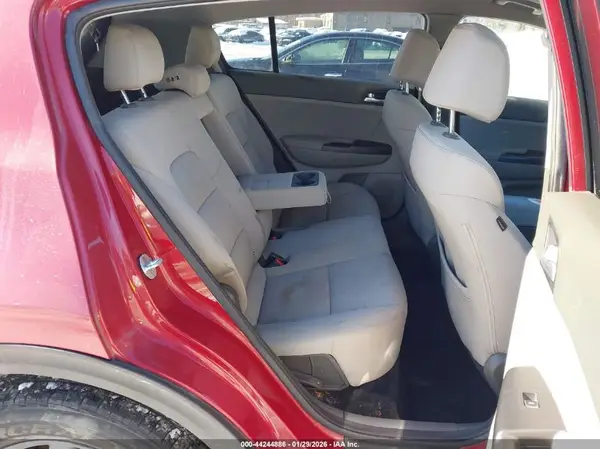 KNDPMCAC1H7040412 2017 KIA SPORTAGE - Image 8