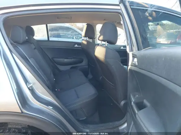 KNDPMCAC1H7102407 2017 KIA SPORTAGE - Image 8