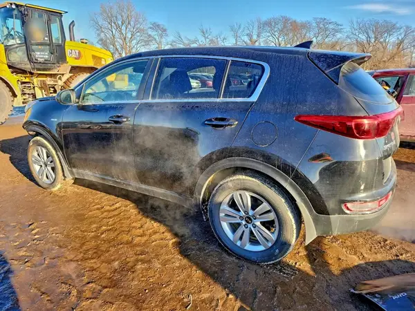 KNDPMCAC1H7108806 2017 KIA SPORTAGE - Image 2