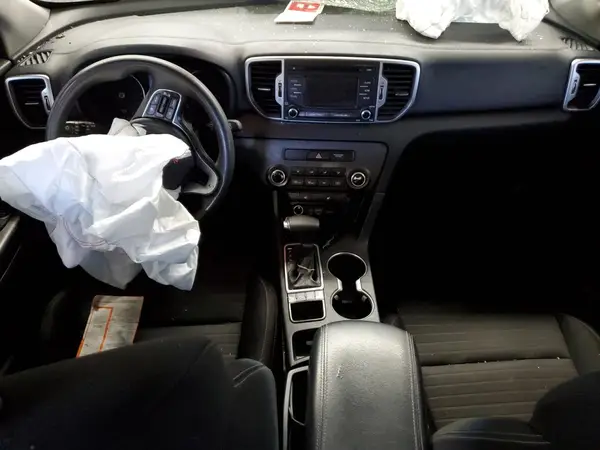 KNDPMCAC1H7110989 2017 KIA SPORTAGE - Image 8