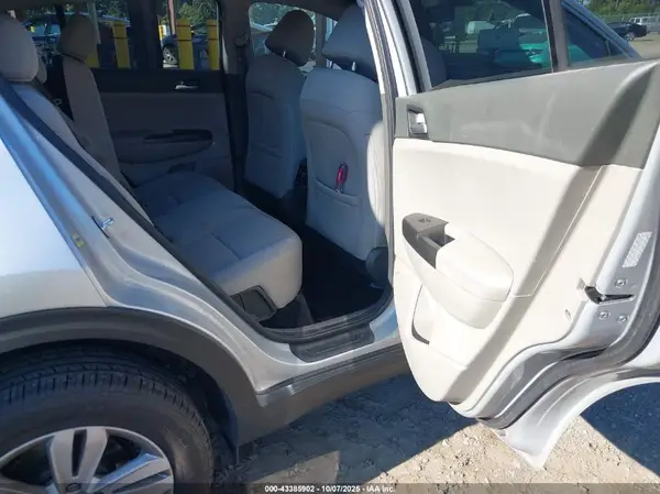 KNDPMCAC1H7129347 2017 KIA SPORTAGE - Image 8