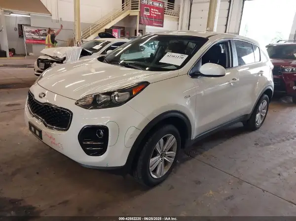 KNDPMCAC1H7129591 2017 KIA SPORTAGE - Image 2